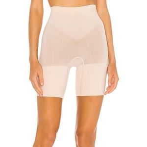 Everyday Shaping Short in Soft Nude
SPANX